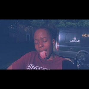 Meet your Posher, Nia